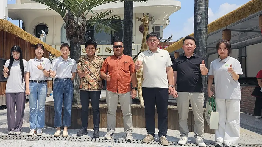 risso-team-group-photo-with-indonesian-fertilizer-clients-08